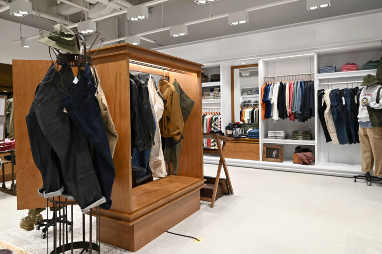 Uniform bridge shop in Goyang starfield